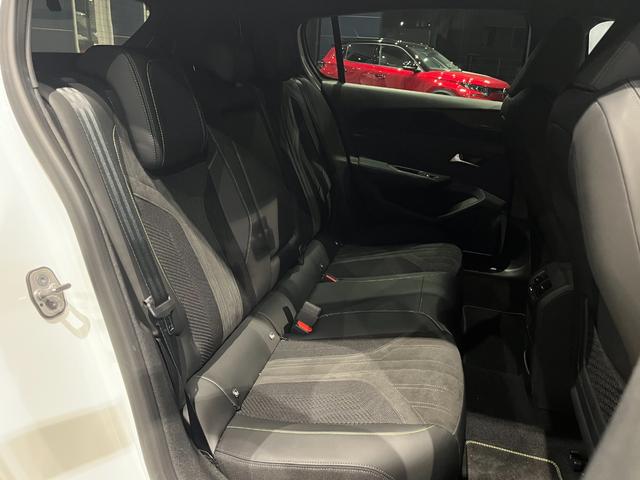 ３０８ ＧＴ　ブルーＨＤｉ　純正ナビ　ドラレコ　ＥＴＣ　新車保証継承　スマートキー　ヒーター付電動シート　　全方向カメラ　ＬＥＤヘッドライト　ＡＣＣ　レーンキープ　ブラインドスポット　純正１８ＡＷ　カープレイ　アンドロイドオート（19枚目）
