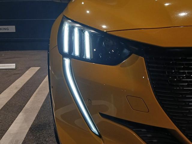 PEUGEOT 208 GT LINE