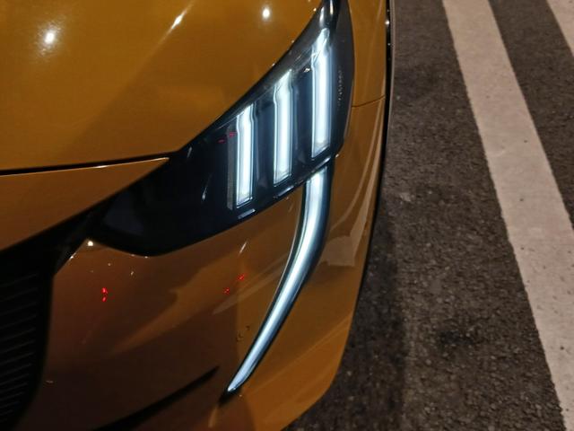 PEUGEOT 208 GT LINE
