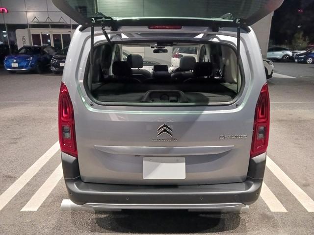 ベルランゴ サーフエディション・バイ・リップカール 特別仕様車 認定中古車保証付 グリップコントロール ガラスルーフ ドラレコ ETC カープレイ スマートキー バックカメラ サイドカメラ 純正16AW ACC ブラインドスポットモニター レーンキープ(18枚目)