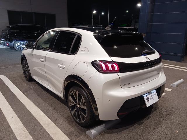 ２０８ ＧＴ　認定中古車保証１年　ガラスルーフ　ドラレコＥＴＣ　シートヒーター　カープレイ　アンドロイドオート　ＬＥＤヘッドライト　バックカメラ　スマートキー　ＡＣＣ　ブラインドスポット　レーンキープ　純正１７ＡＷ（9枚目）