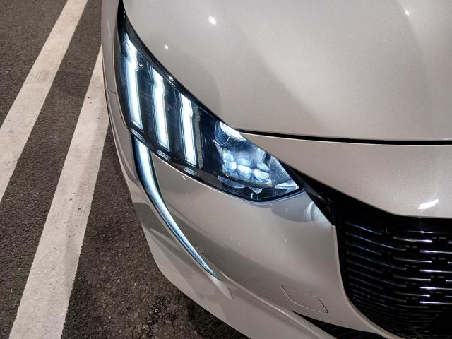 ２０８ ＧＴ　認定中古車保証１年　ガラスルーフ　ドラレコＥＴＣ　シートヒーター　カープレイ　アンドロイドオート　ＬＥＤヘッドライト　バックカメラ　スマートキー　ＡＣＣ　ブラインドスポット　レーンキープ　純正１７ＡＷ（12枚目）