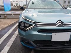 全車、プジョーシトロエンに精通するメカニックにより各車の泣きどころをきっちり整備・修理しており、ご安心して永くいつまでもお乗りいただけるようご提案させていただいております 7