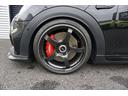 ＭＩＮＩ ＪＣＷ　プレミアムプラスパッケージ　ＪＣＷトリム　Ｆ５６ＬＣＩ２ＪＣＷ　ＭＩＮＩＹＯＵＲＳ　全周囲カメラ　前後障害物センサー　シートヒーター　ヘッドアップディスプレイ　コンフォートアクセス　ワイヤレス携帯電話充電　アップルカープレイ（5枚目）