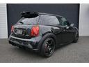 ＭＩＮＩ ＪＣＷ　プレミアムプラスパッケージ　ＪＣＷトリム　Ｆ５６ＬＣＩ２ＪＣＷ　ＭＩＮＩＹＯＵＲＳ　全周囲カメラ　前後障害物センサー　シートヒーター　ヘッドアップディスプレイ　コンフォートアクセス　ワイヤレス携帯電話充電　アップルカープレイ（7枚目）