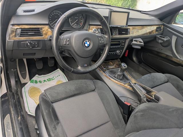 ３シリーズ ３２０ｉ　Ｍスポーツパッケージ　左ハンドル　６ＭＴ　サンルーフ　キーレス　ナビ　ＥＴＣ　バックカメラ　リヤスポイラー　１８インチ純正アルミホイール　記録簿（12枚目）