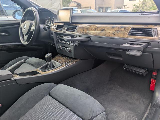 ３シリーズ ３２０ｉ　Ｍスポーツパッケージ　左ハンドル　６ＭＴ　サンルーフ　キーレス　ナビ　ＥＴＣ　バックカメラ　リヤスポイラー　１８インチ純正アルミホイール　記録簿（13枚目）