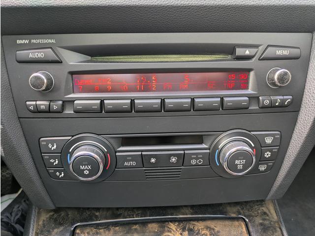 ３シリーズ ３２０ｉ　Ｍスポーツパッケージ　左ハンドル　６ＭＴ　サンルーフ　キーレス　ナビ　ＥＴＣ　バックカメラ　リヤスポイラー　１８インチ純正アルミホイール　記録簿（16枚目）