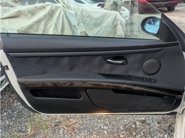 ３シリーズ ３２０ｉ　Ｍスポーツパッケージ　左ハンドル　６ＭＴ　サンルーフ　キーレス　ナビ　ＥＴＣ　バックカメラ　リヤスポイラー　１８インチ純正アルミホイール　記録簿（23枚目）