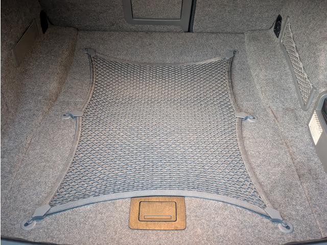 ３シリーズ ３２０ｉ　Ｍスポーツパッケージ　左ハンドル　６ＭＴ　サンルーフ　キーレス　ナビ　ＥＴＣ　バックカメラ　リヤスポイラー　１８インチ純正アルミホイール　記録簿（27枚目）