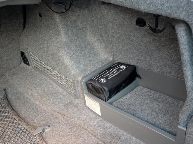 ３シリーズ ３２０ｉ　Ｍスポーツパッケージ　左ハンドル　６ＭＴ　サンルーフ　キーレス　ナビ　ＥＴＣ　バックカメラ　リヤスポイラー　１８インチ純正アルミホイール　記録簿（29枚目）