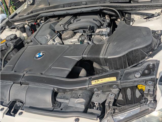 ３シリーズ ３２０ｉ　Ｍスポーツパッケージ　左ハンドル　６ＭＴ　サンルーフ　キーレス　ナビ　ＥＴＣ　バックカメラ　リヤスポイラー　１８インチ純正アルミホイール　記録簿（30枚目）