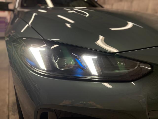 ４シリーズ Ｍ４４０ｉ　ｘＤｒｉｖｅカブリオレ　新車保証　１９インチＡＷ　Ｍカーボンエクステリアパッケージ　アンソラジットシルバーエフェクトソフトトップ　３６０度カメラ　カーブドディスプレイ（10枚目）