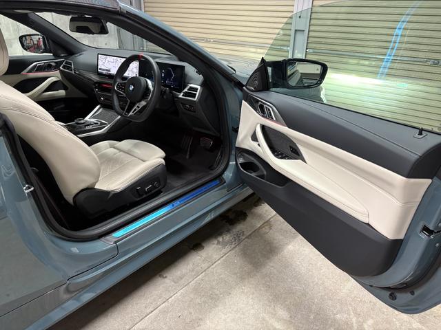４シリーズ Ｍ４４０ｉ　ｘＤｒｉｖｅカブリオレ　新車保証　１９インチＡＷ　Ｍカーボンエクステリアパッケージ　アンソラジットシルバーエフェクトソフトトップ　３６０度カメラ　カーブドディスプレイ（11枚目）