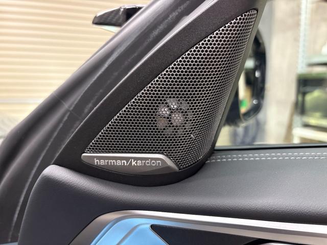 ４シリーズ Ｍ４４０ｉ　ｘＤｒｉｖｅカブリオレ　新車保証　１９インチＡＷ　Ｍカーボンエクステリアパッケージ　アンソラジットシルバーエフェクトソフトトップ　３６０度カメラ　カーブドディスプレイ（12枚目）
