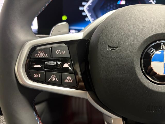 ４シリーズ Ｍ４４０ｉ　ｘＤｒｉｖｅカブリオレ　新車保証　１９インチＡＷ　Ｍカーボンエクステリアパッケージ　アンソラジットシルバーエフェクトソフトトップ　３６０度カメラ　カーブドディスプレイ（16枚目）