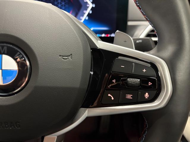 ４シリーズ Ｍ４４０ｉ　ｘＤｒｉｖｅカブリオレ　新車保証　１９インチＡＷ　Ｍカーボンエクステリアパッケージ　アンソラジットシルバーエフェクトソフトトップ　３６０度カメラ　カーブドディスプレイ（17枚目）