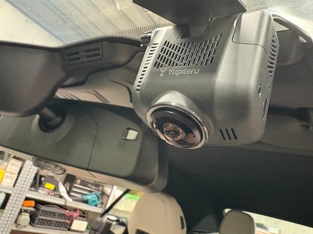 ４シリーズ Ｍ４４０ｉ　ｘＤｒｉｖｅカブリオレ　新車保証　１９インチＡＷ　Ｍカーボンエクステリアパッケージ　アンソラジットシルバーエフェクトソフトトップ　３６０度カメラ　カーブドディスプレイ（18枚目）