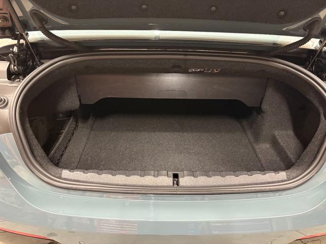 ４シリーズ Ｍ４４０ｉ　ｘＤｒｉｖｅカブリオレ　新車保証　１９インチＡＷ　Ｍカーボンエクステリアパッケージ　アンソラジットシルバーエフェクトソフトトップ　３６０度カメラ　カーブドディスプレイ（27枚目）