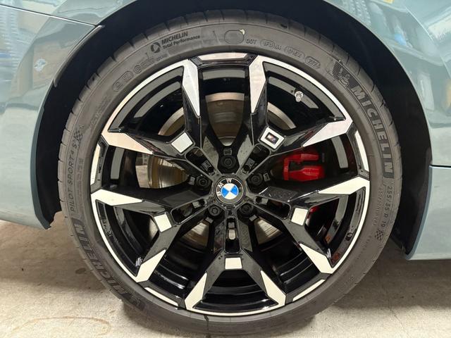 ４シリーズ Ｍ４４０ｉ　ｘＤｒｉｖｅカブリオレ　新車保証　１９インチＡＷ　Ｍカーボンエクステリアパッケージ　アンソラジットシルバーエフェクトソフトトップ　３６０度カメラ　カーブドディスプレイ（30枚目）