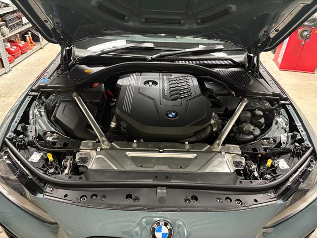 ４シリーズ Ｍ４４０ｉ　ｘＤｒｉｖｅカブリオレ　新車保証　１９インチＡＷ　Ｍカーボンエクステリアパッケージ　アンソラジットシルバーエフェクトソフトトップ　３６０度カメラ　カーブドディスプレイ（32枚目）