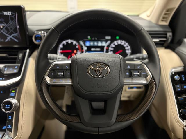 ランドクルーザー ZX 新車保証 リアエンターテイメント クールボックス 空気圧警報システム ブラックルーフレール Tコネクトナビ(15枚目)
