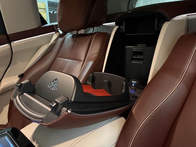 GLS GLS600 4マチック 1年保証 マホガニーブラウンナッパレザー ブラウンウォールナット 後席左右独立シート クーリングボックス 専用シャンパングラス格納 リアエンターテイメント ブルメスター3Dサラウンド 360カメラ(28枚目)