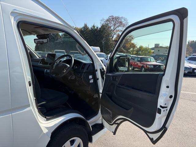 ハイエースバン ＳロングＤＸ　ＧＬパッケージ　キャンピング　１年保証　キャンピング仕様　ソーラーパネル　ＢＯＸＥＲ　外部充電インバーター　ワイドＴＶ　パワースライド　セーフティセンス（11枚目）