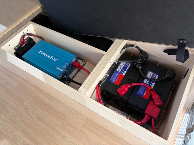 ハイエースバン ＳロングＤＸ　ＧＬパッケージ　キャンピング　１年保証　キャンピング仕様　ソーラーパネル　ＢＯＸＥＲ　外部充電インバーター　ワイドＴＶ　パワースライド　セーフティセンス（32枚目）