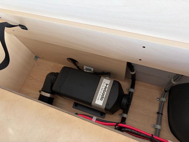 ハイエースバン ＳロングＤＸ　ＧＬパッケージ　キャンピング　１年保証　キャンピング仕様　ソーラーパネル　ＢＯＸＥＲ　外部充電インバーター　ワイドＴＶ　パワースライド　セーフティセンス（33枚目）