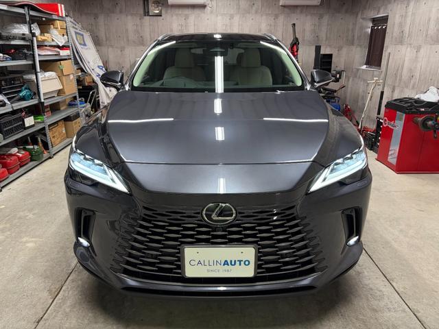 ＲＸ ＲＸ３５０　バージョンＬ　新車保証　パノラマサンルーフ　ＨＵＤ　白革　パノラミックビューモニター　デジタルミラー　パワーバックドア（5枚目）