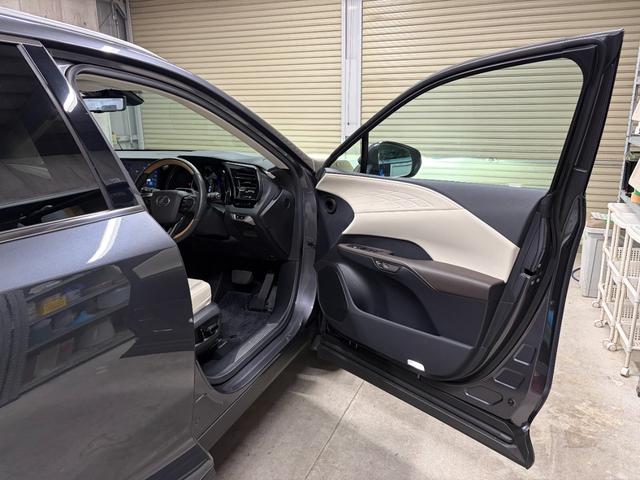 ＲＸ ＲＸ３５０　バージョンＬ　新車保証　パノラマサンルーフ　ＨＵＤ　白革　パノラミックビューモニター　デジタルミラー　パワーバックドア（11枚目）