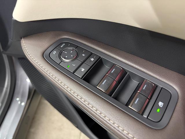 ＲＸ ＲＸ３５０　バージョンＬ　新車保証　パノラマサンルーフ　ＨＵＤ　白革　パノラミックビューモニター　デジタルミラー　パワーバックドア（12枚目）