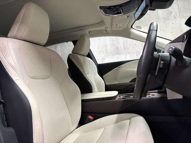 ＲＸ ＲＸ３５０　バージョンＬ　新車保証　パノラマサンルーフ　ＨＵＤ　白革　パノラミックビューモニター　デジタルミラー　パワーバックドア（15枚目）