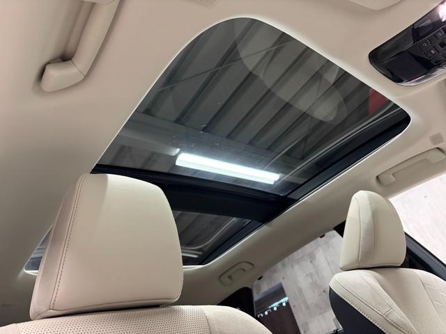 ＲＸ ＲＸ３５０　バージョンＬ　新車保証　パノラマサンルーフ　ＨＵＤ　白革　パノラミックビューモニター　デジタルミラー　パワーバックドア（16枚目）