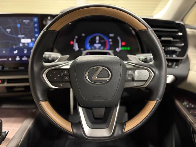 ＲＸ ＲＸ３５０　バージョンＬ　新車保証　パノラマサンルーフ　ＨＵＤ　白革　パノラミックビューモニター　デジタルミラー　パワーバックドア（17枚目）