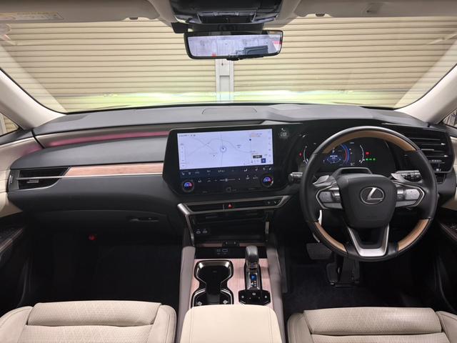 ＲＸ ＲＸ３５０　バージョンＬ　新車保証　パノラマサンルーフ　ＨＵＤ　白革　パノラミックビューモニター　デジタルミラー　パワーバックドア（25枚目）