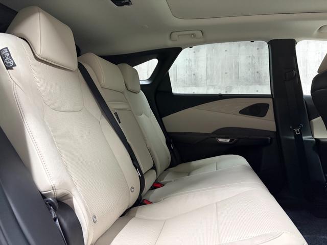 ＲＸ ＲＸ３５０　バージョンＬ　新車保証　パノラマサンルーフ　ＨＵＤ　白革　パノラミックビューモニター　デジタルミラー　パワーバックドア（28枚目）