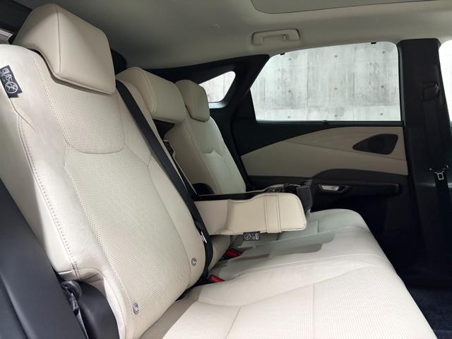 ＲＸ ＲＸ３５０　バージョンＬ　新車保証　パノラマサンルーフ　ＨＵＤ　白革　パノラミックビューモニター　デジタルミラー　パワーバックドア（29枚目）