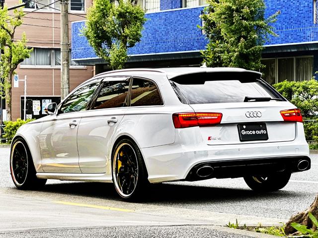 ＲＳ６アバント ハイパーフォージド２１ｉｎｃ・ＫＷ車高調・ＲＥＭＵＳマフラー　・Ｋ＆Ｎエアクリーナー・ＲＥＶＯ　ＳＴＡＧＥ２　７００ＰＳ（ＥＣＵチューン）・キャリパー塗装・パノラマサンルーフ・アダプティブドライブアシスト・サイドアシスト・電動ゲート・ナビ・Ｂｌｕｅｔｏｏｔｈ接続（5枚目）