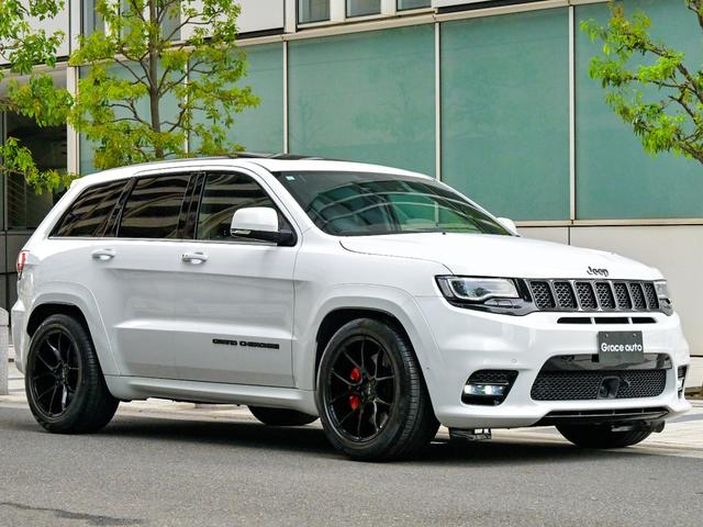 ジープ・グランドチェロキー ＳＲＴ８・後期型・パワークラフト可変マフラー・ビルシュタイン　・ローダウン・社外２０ＡＷ・カーボン内装パネル・パノラマサンルーフ・全席シートヒーター・ベンチレーション・ＡＣＣ・車線維持支援機能・ナビ・ＴＶ・Ｂｌｕｅｔｏｏｔｈ・前横後カメラ・電動トランク・ドラレコ（31枚目）
