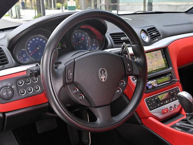 グラントゥーリズモ S・パワークラフト可変マフラー・SKYフォージド鍛造アルミ・ 前21in/後22in・後期仕様・社外足廻り・インナーブラック加工ヘッドライト・社外ナビ(純正モニター移設)・TV・カメラ・Bluetooth接続・ドラレコ・GPSレーダー・赤革・左H・内装ベタ除去済(16枚目)