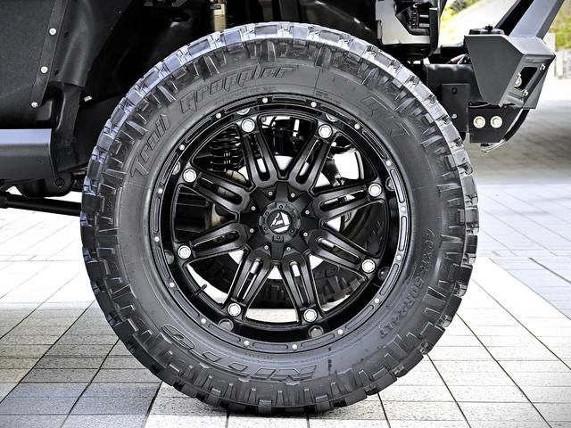 ジープ・ラングラーアンリミテッド ルビコン・ハードロック・フルカスタム・新品電動サイドステップ ・リフトUP・FUEL24in・金属製アーマーフェンダー・社外バンパー・社外グリル・LEDライト・マグナフロー2本出しマフラー・FOX足廻り・社外デフカバー・社外ロールケージ・LEDアンビエントライト(12枚目)