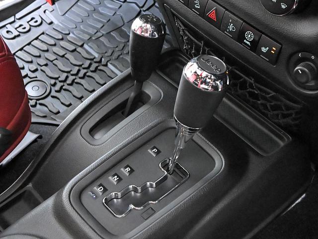 ジープ・ラングラーアンリミテッド ルビコン・ハードロック・フルカスタム・新品電動サイドステップ ・リフトUP・FUEL24in・金属製アーマーフェンダー・社外バンパー・社外グリル・LEDライト・マグナフロー2本出しマフラー・FOX足廻り・社外デフカバー・社外ロールケージ・LEDアンビエントライト(17枚目)