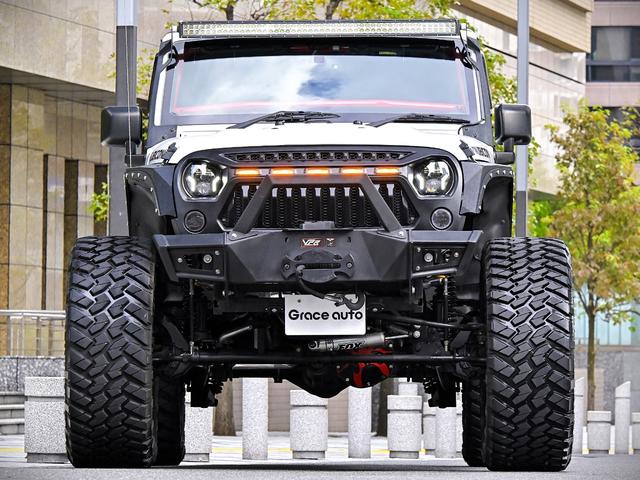 ジープ・ラングラーアンリミテッド ルビコン・ハードロック・フルカスタム・新品電動サイドステップ ・リフトUP・FUEL24in・金属製アーマーフェンダー・社外バンパー・社外グリル・LEDライト・マグナフロー2本出しマフラー・FOX足廻り・社外デフカバー・社外ロールケージ・LEDアンビエントライト(22枚目)