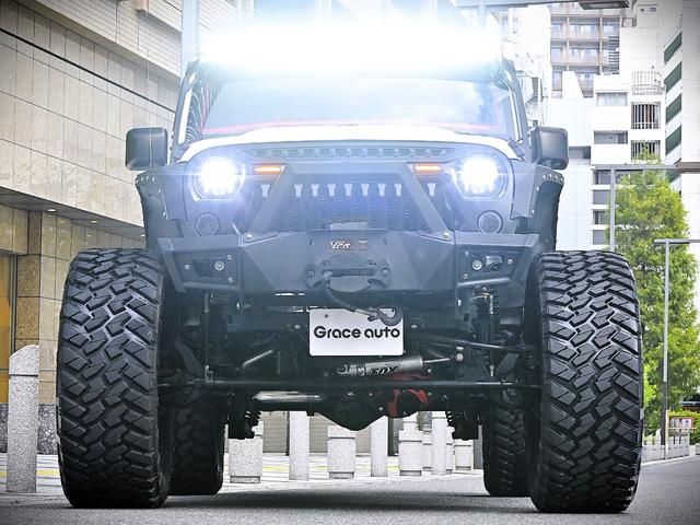 ジープ・ラングラーアンリミテッド ルビコン・ハードロック・フルカスタム・新品電動サイドステップ ・リフトUP・FUEL24in・金属製アーマーフェンダー・社外バンパー・社外グリル・LEDライト・マグナフロー2本出しマフラー・FOX足廻り・社外デフカバー・社外ロールケージ・LEDアンビエントライト(23枚目)