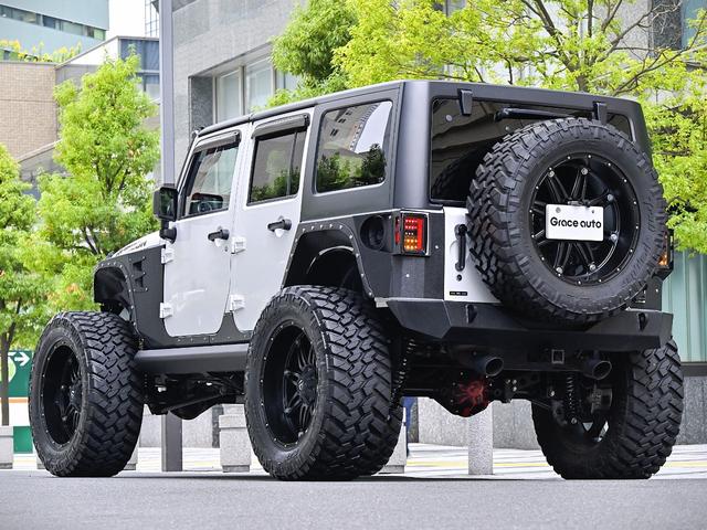 ジープ・ラングラーアンリミテッド ルビコン・ハードロック・フルカスタム・新品電動サイドステップ ・リフトUP・FUEL24in・金属製アーマーフェンダー・社外バンパー・社外グリル・LEDライト・マグナフロー2本出しマフラー・FOX足廻り・社外デフカバー・社外ロールケージ・LEDアンビエントライト(32枚目)