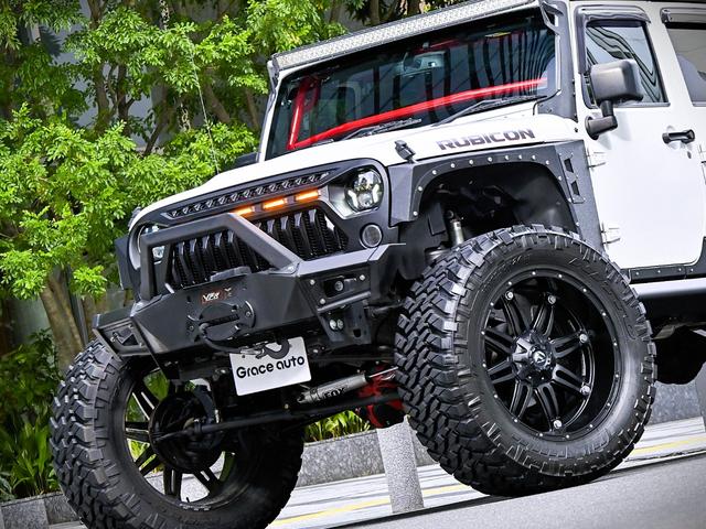 ジープ・ラングラーアンリミテッド ルビコン・ハードロック・フルカスタム・新品電動サイドステップ ・リフトUP・FUEL24in・金属製アーマーフェンダー・社外バンパー・社外グリル・LEDライト・マグナフロー2本出しマフラー・FOX足廻り・社外デフカバー・社外ロールケージ・LEDアンビエントライト(35枚目)