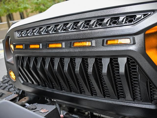 ジープ・ラングラーアンリミテッド ルビコン・ハードロック・フルカスタム・新品電動サイドステップ ・リフトUP・FUEL24in・金属製アーマーフェンダー・社外バンパー・社外グリル・LEDライト・マグナフロー2本出しマフラー・FOX足廻り・社外デフカバー・社外ロールケージ・LEDアンビエントライト(37枚目)