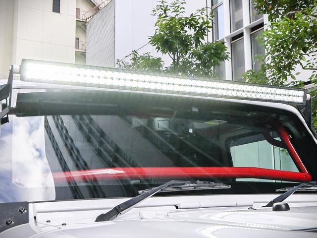 ジープ・ラングラーアンリミテッド ルビコン・ハードロック・フルカスタム・新品電動サイドステップ ・リフトUP・FUEL24in・金属製アーマーフェンダー・社外バンパー・社外グリル・LEDライト・マグナフロー2本出しマフラー・FOX足廻り・社外デフカバー・社外ロールケージ・LEDアンビエントライト(39枚目)